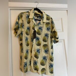 Banana republic beach polo shirt for sale. Brand new with tags still attached.